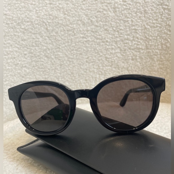 Ysl authentic sunglasses - Picture 2 of 4